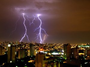 Com in&iacute;cio do per&iacute;odo chuvoso, Cemig alerta popula&ccedil;&atilde;o sobre cuidados e seguran&ccedil;a durante tempestades