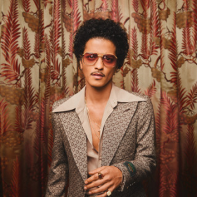 Bruno Mars quebra recordes mundiais no Spotify e se aproxima de outros; entenda