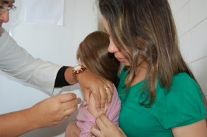Campanha de multivacinação com foco em crianças e adolescentes tem início em Divinópolis