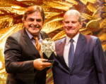 Deputado Federal Domingos Sávio é homenageado em premiação em São Paulo