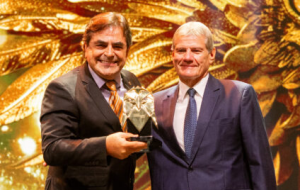 Deputado Federal Domingos Sávio é homenageado em premiação em São Paulo