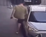Vídeo: homem é flagrado chutando retrovisores em Divinópolis