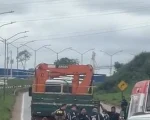 Motociclista sofre acidente grave ao bater em caminhão na BR-040