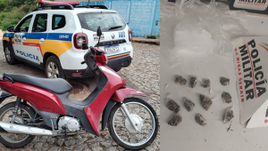 Dois menores s&atilde;o apreendidos com moto furtada e drogas em Divin&oacute;polis