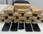Quatro bolivianos e um brasileiro são presos com barras de crack em BH
