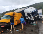Tragédia na BR-381: colisão entre caminhões e van deixa um morto na Grande BH; veja vídeo