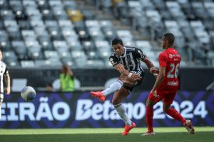 Atl&eacute;tico vence, rebaixa Furac&atilde;o e se classifica pra Sul-Americana