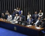 Senado Aprova: pacote de corte de gastos e restrição a celular nas escolas