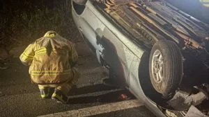 Bombeiros de Oliveira s&atilde;o acionados para atender capotamento de carro na BR-381
