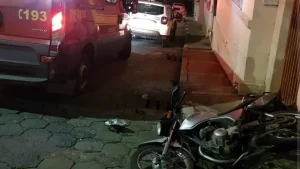 Formiga: Colis&atilde;o entre motocicletas deixa um homem ferido