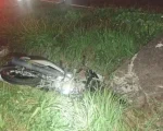 Nova Serrana: Mulher morre ao bater moto em placa na BR-262