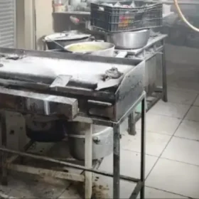 Ita&uacute;na: Bombeiros combatem inc&ecirc;ndio em restaurante