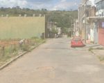 Homem sai para comprar drogas e é baleado e agredido a pauladas em Nova Serrana