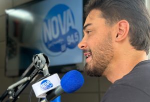Boris Furman d&aacute; spoiler de &ldquo;Estalo de Beijo&rdquo; durante visita &agrave; R&aacute;dio Nova Sertaneja BH 94.5