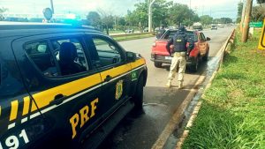 Caminhonete furtada em Divin&oacute;polis &eacute; encontrada no DF