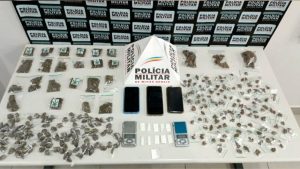 Trio &eacute; preso com grande quantidade de drogas em Nova Serrana