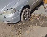 Vídeo: Carro ‘cai’ em buraco da Copasa no bairro Belvedere, em Divinópolis