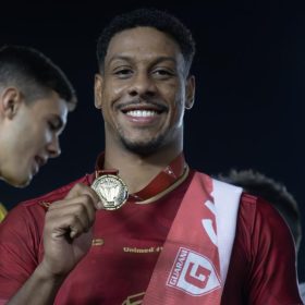 O guerreiro artilheiro do Bugre rumo ao m&oacute;dulo l
