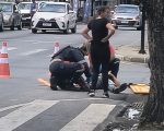 Acidente entre duas motos deixa ferido na Avenida Paraná