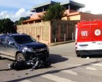 Motociclista fica ferida em acidente com caminhonete no bairro Niterói