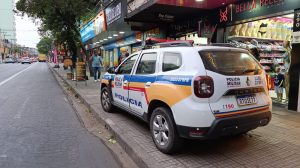 Homem escala grade pra furtar ferramentas e bebidas no Santa Clara