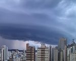 Clima ao vivo: Temporal, raios e granizo em Divinópolis, nesta segunda (16)
