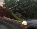 Chuva forte causa estragos em Nova Serrana nesta Terça-feira (17)