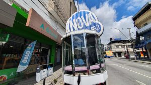 Estúdio móvel da rádio Nova Sertaneja esta AO VIVO na nova loja A GRANEL Divinópolis.