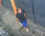 Suspeitos invadem prédio comercial, não conseguem furtar carro e fogem levando celulares