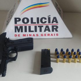 Idoso para carro para assediar mulher, marido vai atr&aacute;s e &eacute; amea&ccedil;ado com arma, em Formiga