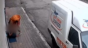 Crian&ccedil;a que ganhou celular de presente ap&oacute;s o Natal &eacute; roubada em Nova Serrana, veja v&iacute;deo