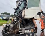 Batida entre ônibus e carreta na BR-381 deixa oito feridos em Betim