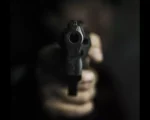 Homem morre a tiros após receber ligação para sair de casa em BH