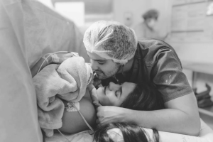 Luan Santana publica foto da filha Serena