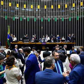 Congresso aprova LDO com sal&aacute;rio m&iacute;nimo de R$ 1.502