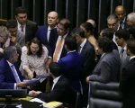 PEC de corte de gastos é aprovada em dois turnos na Câmara