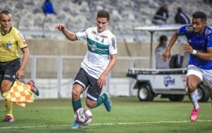Atl&eacute;tico faz proposta por lateral e tem concorr&ecirc;ncia do S&atilde;o Paulo.