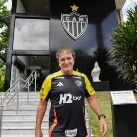 Cuca &eacute; (re)apresentado no Atl&eacute;tico.