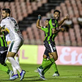Am&eacute;rica arranca empate na estreia do campeonato mineiro.