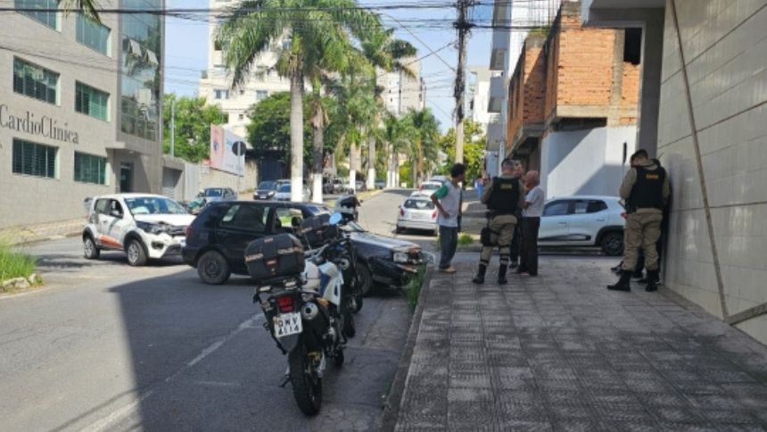 VÍDEO: Carro da Prefeitura de Divinópolis se envolve em acidente no bairro Sidil