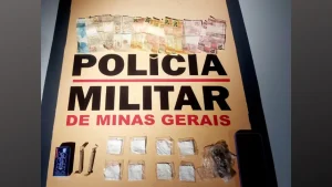 Arcos: Mulher &eacute; presa com drogas durante opera&ccedil;&atilde;o da Pol&iacute;cia na BR-354