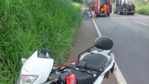 Ita&uacute;na: Mulher &eacute; atropelada por motociclista e sofre traumatismo craniano