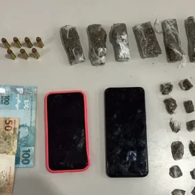 Nova Serrana: PM apreende drogas, muni&ccedil;&otilde;es e prende mulher