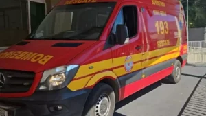 Acidente entre motocicletas deixa mulher ferida, em Formiga