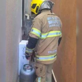 Arcos: Bombeiros controlam vazamento de gás e evita acidentes em estabelecimento comercial
