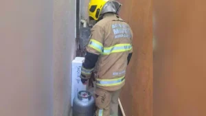 Arcos: Bombeiros controlam vazamento de g&aacute;s e evita acidentes em estabelecimento comercial