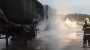 S&atilde;o Gon&ccedil;alo do Par&aacute;: Carreta pega fogo na BR-262