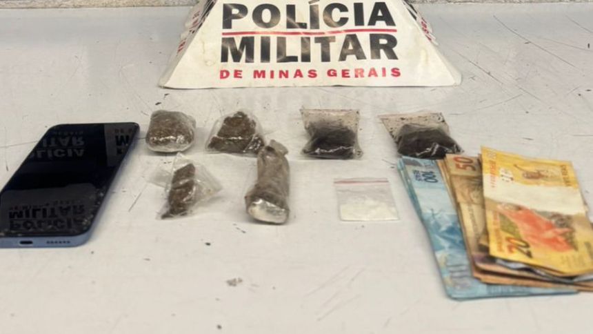 Homem joga celular pela janela ao ser preso com drogas em Divin&oacute;polis