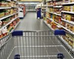 Homem que filmava mulheres por debaixo da saia em supermercado é preso em Formiga
