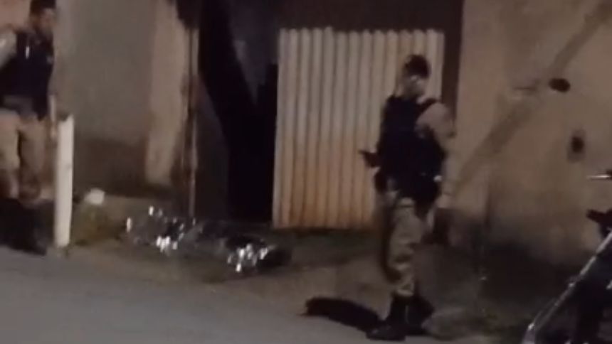 Homem sofre infarto e morre na porta da ex em Divin&oacute;polis